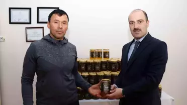 Organik Bal Üreticisi Eser'den İhtiyaç Sahiplerine Destek