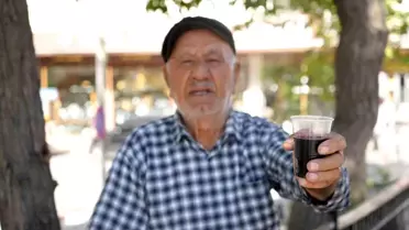 86 Yaşındaki Usta 40 Yıldır Karadut Suyu Satıyor