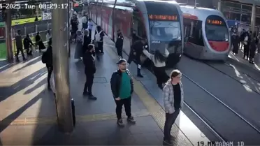 Kayseri'de Tramvaya Yaklaşan Genç Kız Son Anda Kurtarıldı