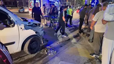 Mersin'de hafif ticari araç ile çarpışan motosikletteki 2 kişi yaralandı