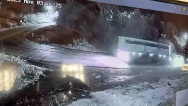 Niksar'da Kamyon ile Otomobil Çarpıştı