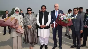 Kurtulmuş Pakistan'da