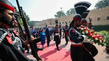 TBMM Başkanı Kurtulmuş, İkbal'in Kabrini Ziyaret Etti
