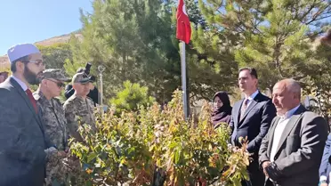 Adilcevazlı şehit Mahmut İkibeş kabri başında anıldı
