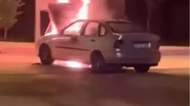 Elazığ'da Seyir Halindeki Otomobil Yandı