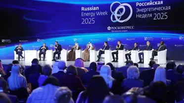 Bakan Bayraktar Moskova'da Enerji Haftası'na Katıldı
