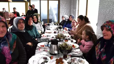 Osmangazi Belediye Başkanı Erkan Aydın, Tuna Mahallesi'nde Kahvaltı Programı Düzenledi