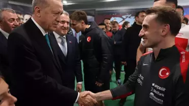 Cumhurbaşkanı Erdoğan, A Milli Futbol Takımı oyuncularını ve teknik heyetini tebrik etti