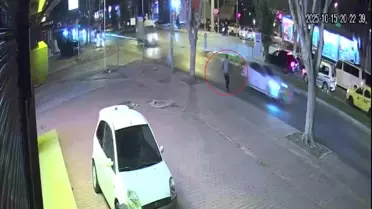 Antalya'da Yayanın Otobüs Çarpması Güvenlik Kamerasında