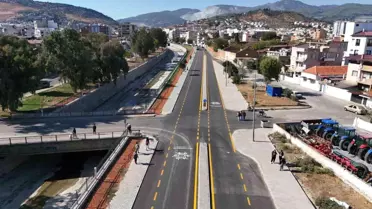 Aydın Büyükşehir Belediyesi Yol Yapım Çalışmalarını Sürdürüyor