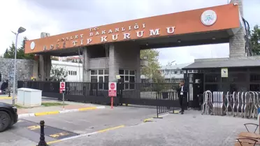 Barışma bahanesiyle gelip sevgilisini boğazından bıçakladı