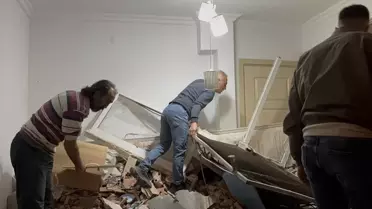 Freni Boşalan Kamyon Apartman Duvarına Çarptı