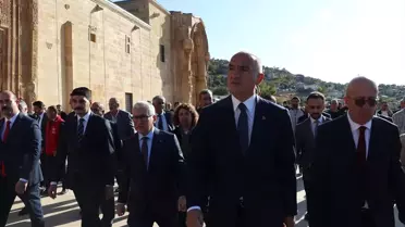 Bakan Ersoy Divriği Ulu Camii'ni Ziyaret Etti