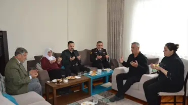 Şehidin Havza'daki ailesine gönderilen plaket teslim edildi