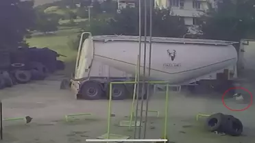 Pertek'te TIR lastiği patladı, iş insanı yaralandı