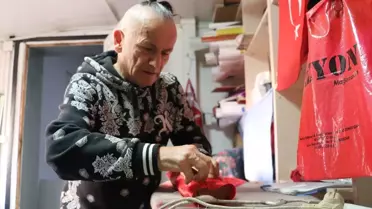 Atık Malzemeden Tiyatro Kostümü Yapan Sanatçı