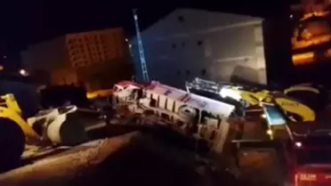 Yüksekova'da Kamyonet Devrildi