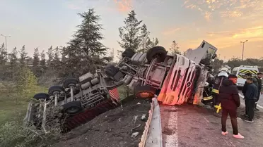 Anadolu Otoyolu'nda Tır Devrildi