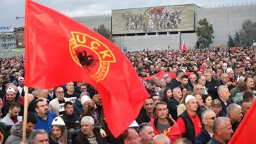 UÇK Komutanları İçin Tiran'da Destek Gösterisi