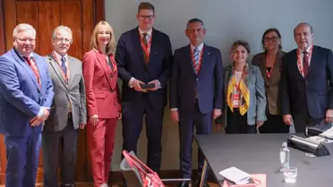 Özgür Özel Amsterdam'da PES Kongresi'nde