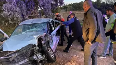 Uşak'ta Otomobil-Traktör Çarpıştı: 2 Yaralı