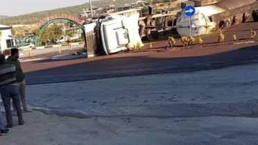 Hatay'da Zeytin Posa Yüklü Tır Devrildi