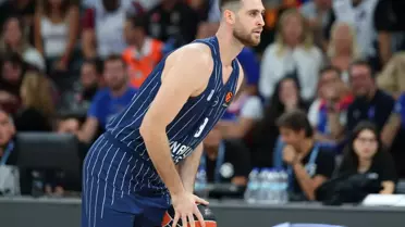 Anadolu Efes'te yıldız oyuncu Georgios Papagiannis sezonu kapattı