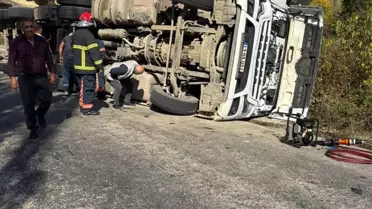Bayat'ta Tomruk Yüklü Kamyon Devrildi