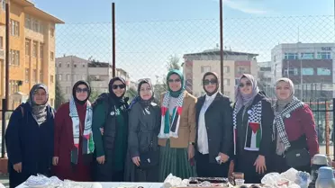 İzmir'de ortaokul ve lise öğrencilerinden Filistin'e destek kermesi