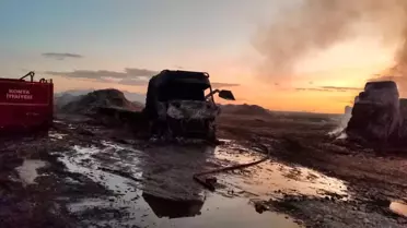 Karapınar'da Tır Yangını: 25 Ton Saman Yandı