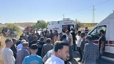 Ambulans ve otomobil çarpıştı: 8 yaralı
