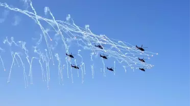 Fenglei Akrobasi Ekibi Tianjin'de Gösteri Yaptı