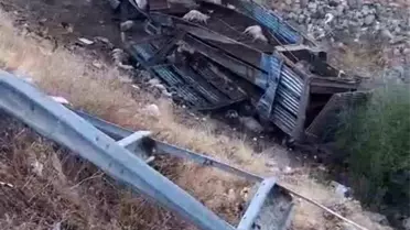 Bingöl'de Kamyon Şarampole Yuvarlandı