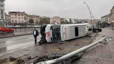 Büyükçekmece'de Minibüs Devrildi: 2 Yaralı