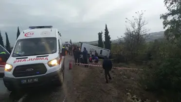 Buldan'da Midibüs Devrildi: 1 Ölü, 32 Yaralı