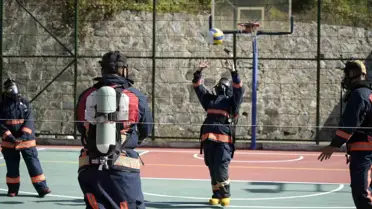 İtfaiyeci Öğrenciler Voleybolla Eğitim Alıyor