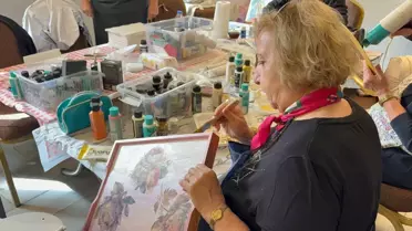 Kadınlar Ahşap Boyama ile Geri Dönüşüme Katkı Sağlıyor