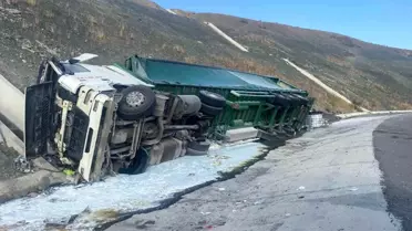 Kulu'da Tır Devrildi, Sürücü Yaralandı