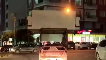 Hatay'da Koltuk Taşıyan Motosiklet Sürücüsüne Ceza