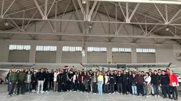Üniversite Öğrencileri Havacılık Merkezini Gezdi