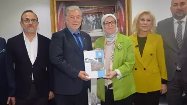 Uygur, İzmir Esnafıyla Bir Araya Geldi