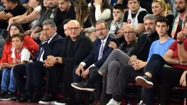 Anadolu Efes, Karşıyaka'yı Yendi