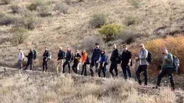 Doktorlar Oltu'da Doğada Moral Topladı