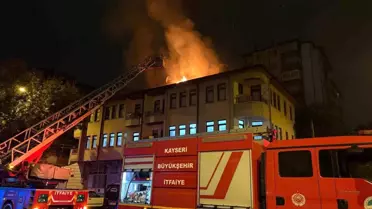 Eşiyle Kavga Eden Koca Çatıyı Yaktı