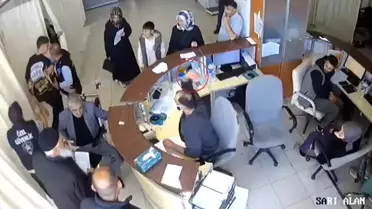 Devlet hastanesinde skandal: Engelli hastaya 'Yobaz' dedi, oğluna kalem fırlattı