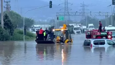 Hatay'da sağanak yağış heyelana neden oldu! Otoyol kapandı, okullar tatil edildi