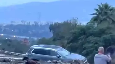 Hatay'da Heyelan Otoyolu Kapattı