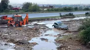 Hatay'da Heyelan Otoyolu Kapattı