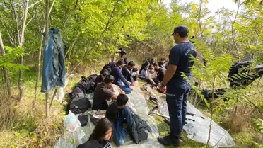 İzmir'de 66 Düzensiz Göçmen Yakalandı