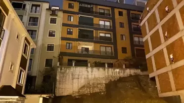 Temel kazısı sırasında toprak kayması: İki bina tahliye edildi